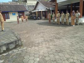 Apel Rutin Senin: Tingkatkan Kedisiplinan dan Semangat Pelayanan di Kalurahan Giripanggung