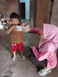 Pemkal Giripanggung Salurkan PMT untuk Balita Berisiko Stunting, Menu Sehat Dibagikan Langsung 