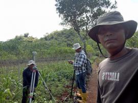 Petugas BPN Gunungkidul Lakukan Pengukuran Tanah Kas Kalurahan Giripanggung