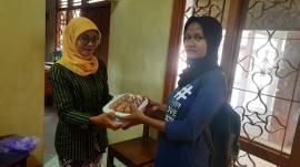 Penyaluran Telur untuk 4 KPM dalam Rangka Program GENTING di Kalurahan Giripanggung