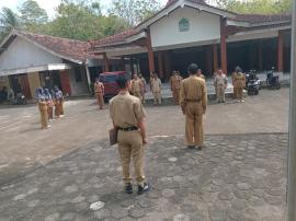 Apel Rutin Senin, Lurah Giripanggung Tekankan Pentingnya Kedisiplinan