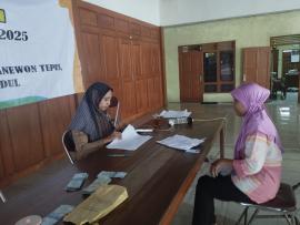 Pemerintah Kalurahan Giripanggung Salurkan BLT DD Desember, 55 KPM Terima Rp300 Ribu