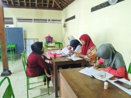 Kader Posyandu Padukuhan Regedeg Bersama UPT Puskesmas Tepus II Gelar Posyandu Nyawiji dan ILP