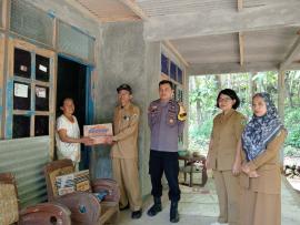 Pemkal Giripanggung Bersama Bhabinkamtibmas Salurkan Bantuan Kemanusiaan