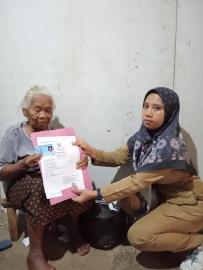 Kamituwa Kalurahan Giripanggung Serahkan Akta Kematian Sehari Jadi kepada Keluarga Alm Bapak Sutarmo