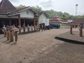 Apel Senin Pagi ; Lurah Tekankan Disiplin dan Kinerja Pamong