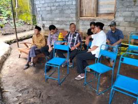 Bhabinkamtibmas Tunjukkan Empati dengan Sambang Takziah di Trenggulun
