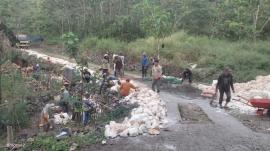 Semangat Gotong Royong Warga Klapaloro II, Talud di Salam Mulai Dibangun