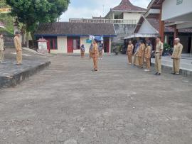 Pemkal Giripanggung Gelar Apel Senin, Tekankan Disiplin Kerja