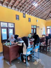 Kader Posyandu Padukuhan Trenggulun Laksanakan ILP di Balai Padukuhan 