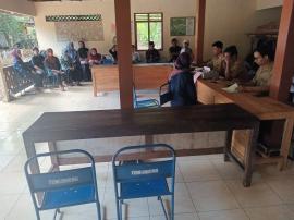 Pemkal Giripanggung Bersama BKAD Gunungkidul Laksanakan Penarikan Pajak PBB di Temuireng