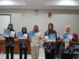 Rakor Rutin dan Pembagian Buku Panduan Kader Posyandu 