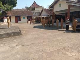 Pemkal Giripanggung Laksanakan Apel Rutin Hari Senin, Teguhkan Semangat Kerja Aparatur