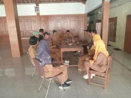 Pemkal Giripanggung Gelar Rakor Rutin Senenan Bersama Bhabinkamtibmas