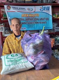 Tiga KPM Kalurahan Giripangging Terima Bantuan JSLU dari Dinas Sosial DIY