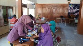 Pemkal Giripanggung Bersama UPT Puskesmas Tepus II Gelar Pemeriksaan Rutin HT dan DM