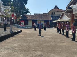 Pemkal Giripanggung Laksanakan Apel Rutin Senin, Tekankan Pentingnya Pelayanan Prima